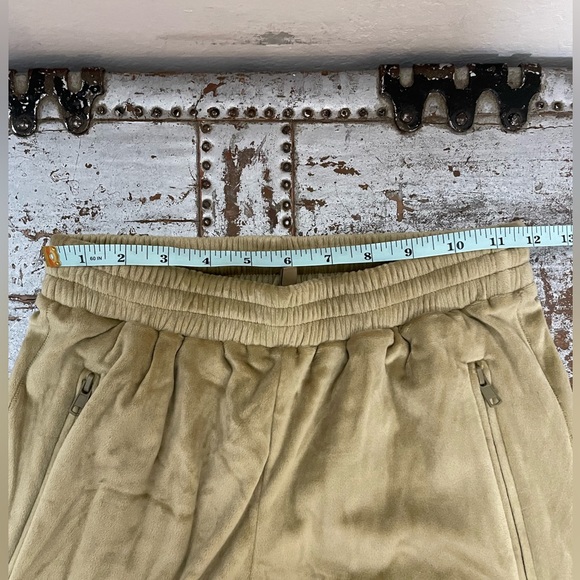 Skims Velour Joggers Gold - Picture 10 of 14